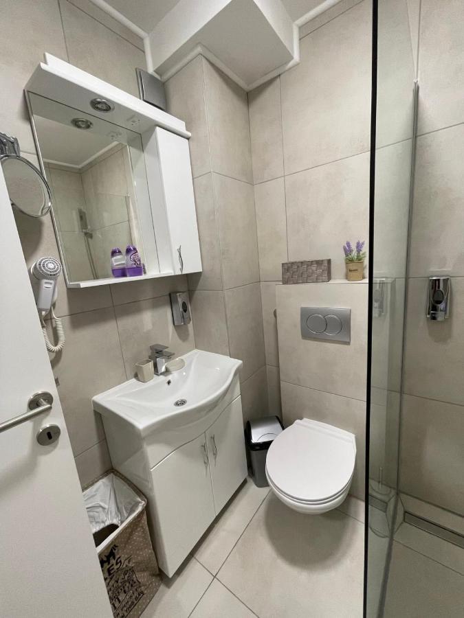 Appartamento Vmaks Apartman Valentina Vodnika Novi Sad Esterno foto