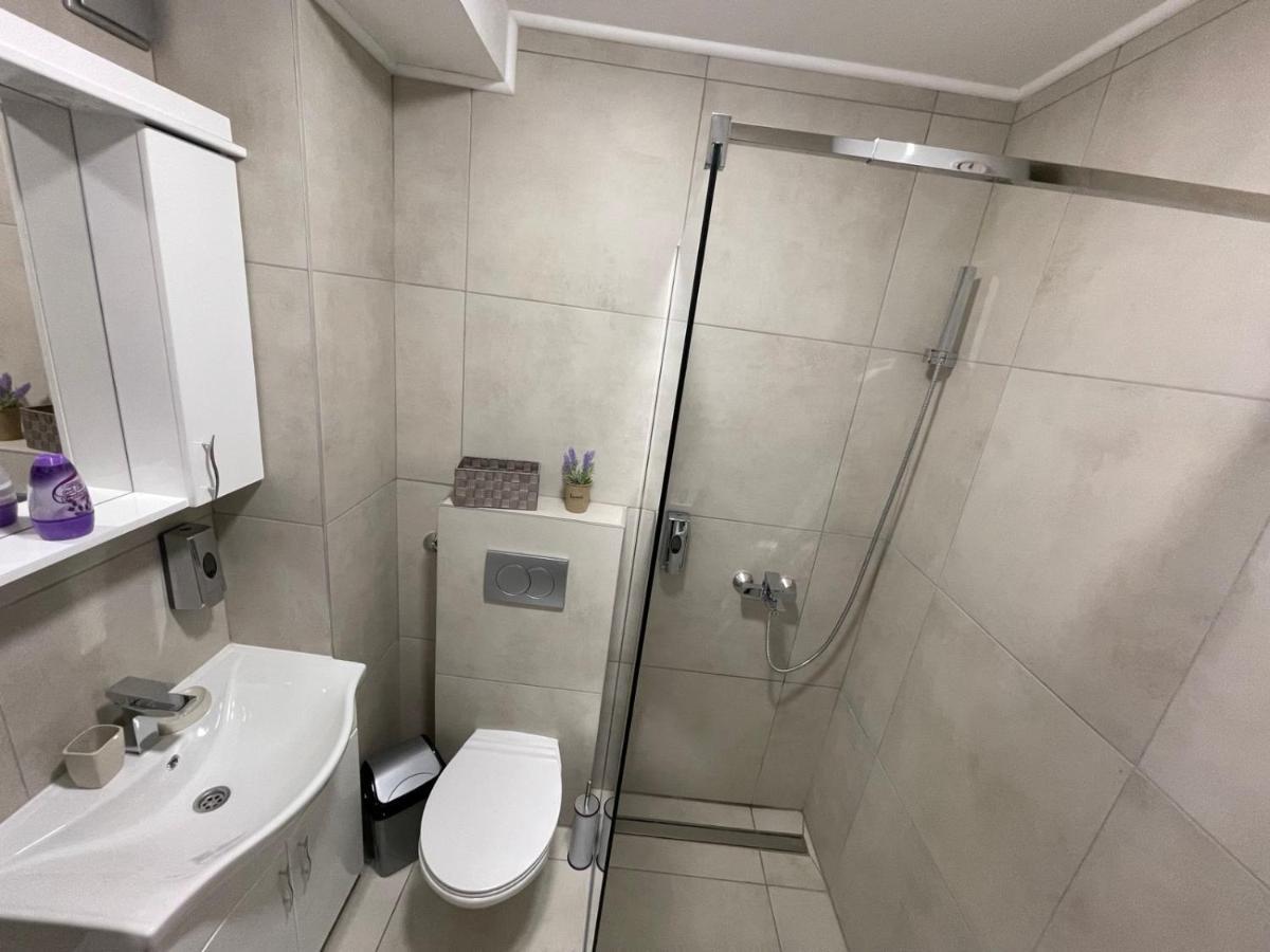 Appartamento Vmaks Apartman Valentina Vodnika Novi Sad Esterno foto