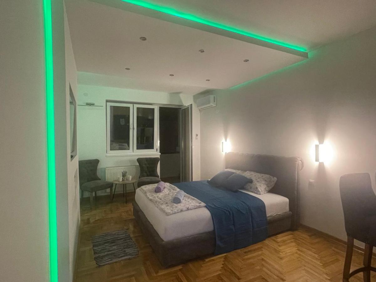 Appartamento Vmaks Apartman Valentina Vodnika Novi Sad Esterno foto